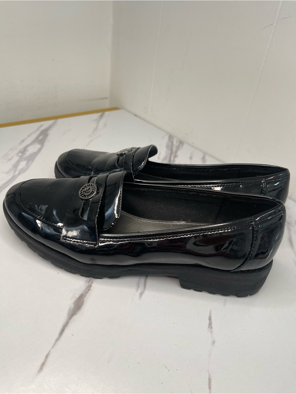 Anne Klein Black Patent Leather Loafers with Sunburst Medallion Sz 7.5M - Picture 3 of 11